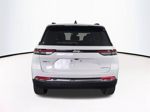 Used 2025 Jeep Grand Cherokee Limited AWD/4WD image 6