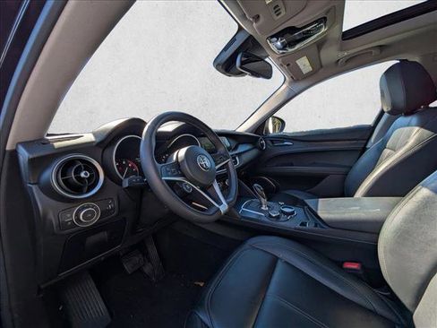 Used 2019 Alfa Romeo Stelvio AWD image 13