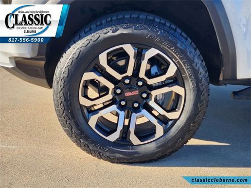 Used 2025 GMC Canyon AT4 w/ Nightfall Edition image 12