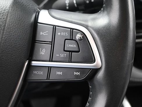 Used 2023 Toyota Highlander L AWD/4WD image 19