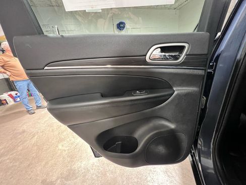 Used 2020 Jeep Grand Cherokee Limited AWD/4WD image 23