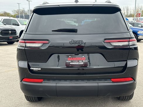 Used 2024 Jeep Grand Cherokee L Altitude AWD/4WD image 7