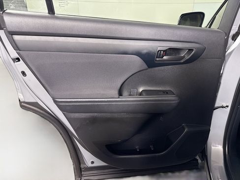 Used 2024 Toyota Highlander XLE image 26
