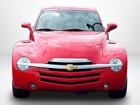 Used 2003 Chevrolet SSR w/ Preferred Equipment Group RWD image 2