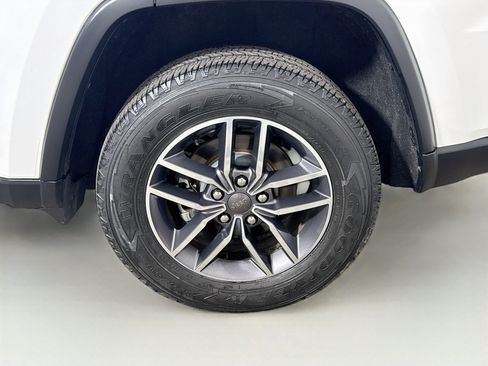 Used 2019 Jeep Grand Cherokee Limited AWD/4WD image 24