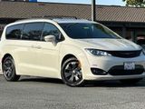 Used 2019 Chrysler Pacifica Limited w/ Advanced Safetytec Group image 2