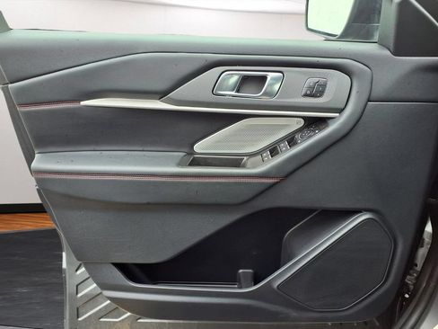 Used 2025 Ford Explorer ST AWD/4WD image 16
