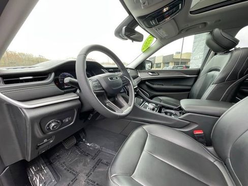 Used 2023 Jeep Grand Cherokee L Limited AWD/4WD image 11