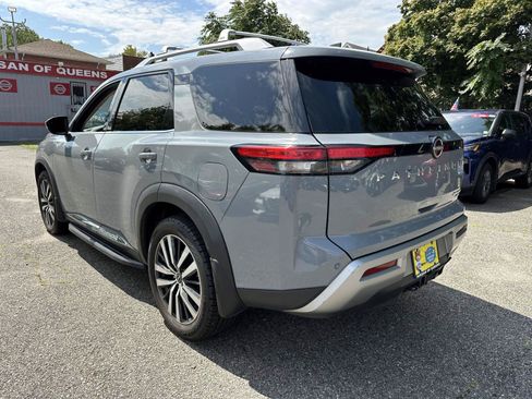 Certified 2022 Nissan Pathfinder Platinum w/ Cargo Package AWD/4WD image 5