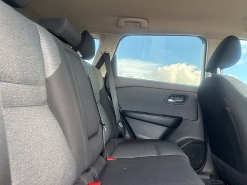 Certified 2023 Nissan Rogue SV FWD image 26