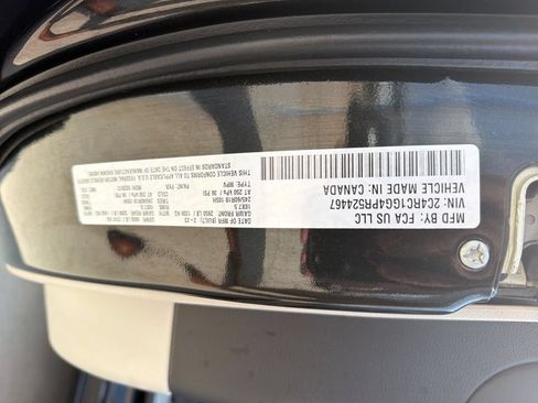 Used 2023 Chrysler Pacifica Limited FWD image 30