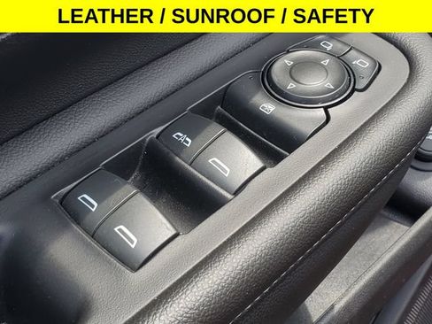 Used 2023 GMC Terrain SLT AWD/4WD image 13