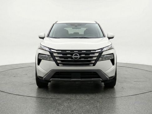 Used 2025 Nissan Rogue SV image 2