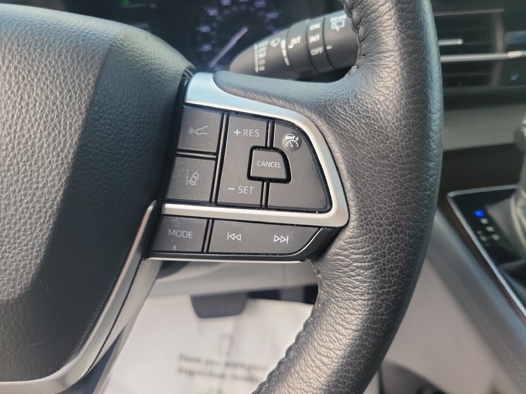 Used 2021 Toyota Sienna XLE FWD image 27