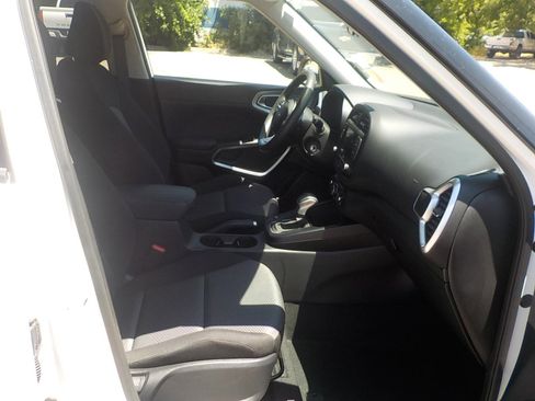 Used 2024 Kia Soul LX w/ Option Group 015 image 17