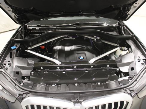 Used 2025 BMW X5 xDrive40i w/ Parking Assistance Package image 28