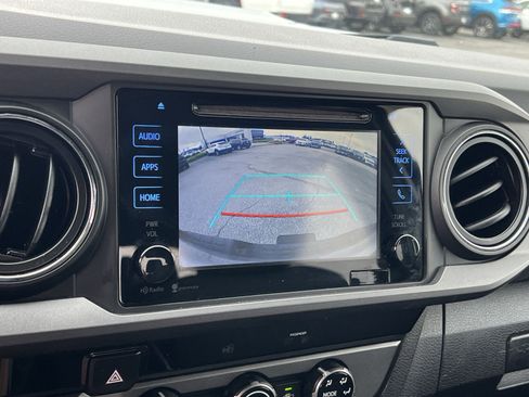 Used 2016 Toyota Tacoma TRD Sport w/ Towing Package AWD/4WD image 19