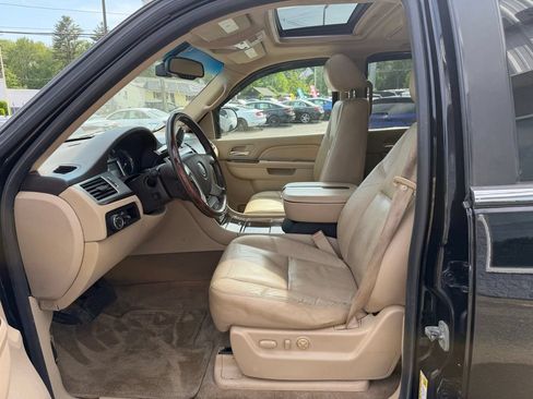 Used 2010 Cadillac Escalade Premium AWD/4WD image 9