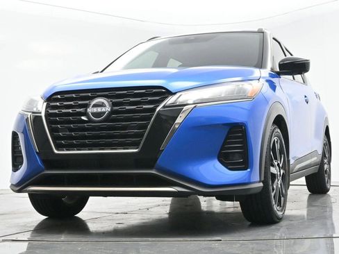Used 2023 Nissan Kicks SR w/ SR Premium Package FWD image 42