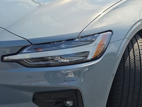 Used 2024 Volvo S60 B5 Plus image 30