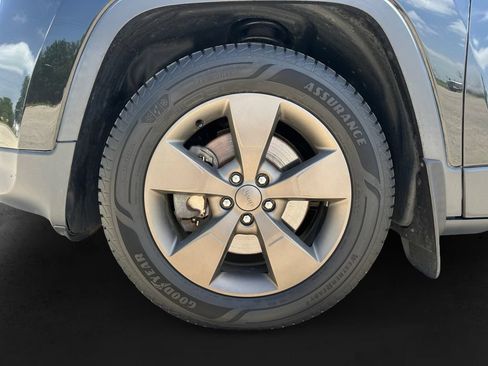 Used 2016 Jeep Cherokee 75th Anniversary AWD/4WD image 11