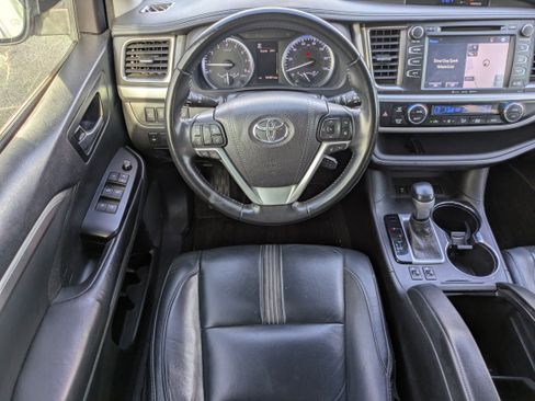 Used 2018 Toyota Highlander SE image 4