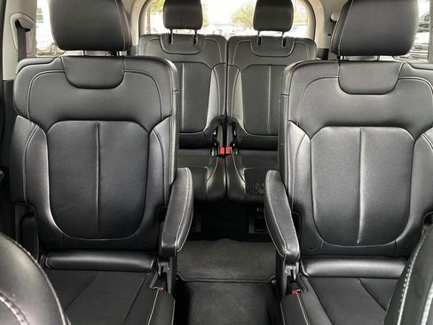 Used 2023 Jeep Grand Cherokee L Limited w/ Luxury Tech Group II image 22