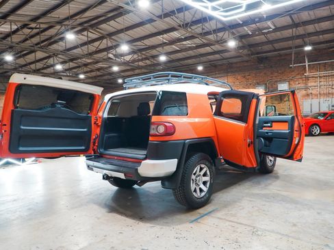 Used 2014 Toyota FJ Cruiser 4WD w/ Upgrade Package image 29