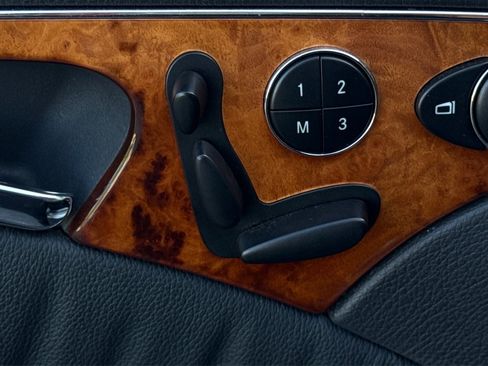 Used 2005 Mercedes-Benz E 500 4MATIC Sedan image 36