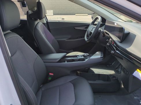 New 2025 Kia EV6 Light w/ Light LR Technology Package image 24