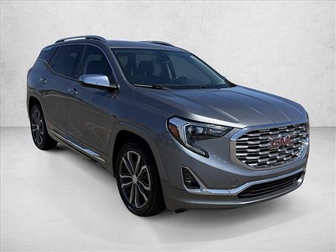 Used 2020 GMC Terrain Denali w/ Denali Premium Package FWD image 3