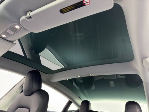 Used 2018 Tesla Model 3 Long Range image 11