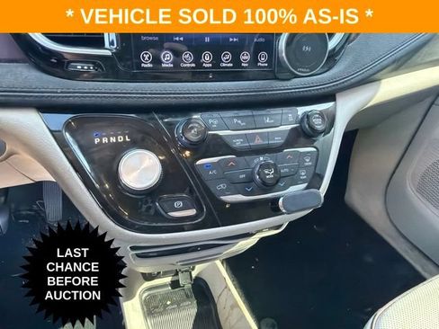 Used 2017 Chrysler Pacifica Limited w/ UConnect Theater Package FWD image 21