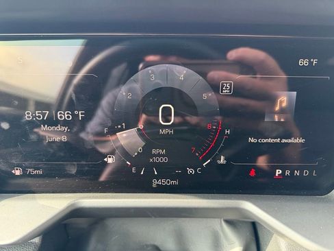Used 2026 GMC Acadia Elevation w/ Elevation Premium Package FWD image 13