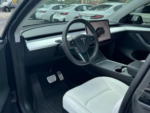 Used 2024 Tesla Model Y Performance AWD/4WD image 14