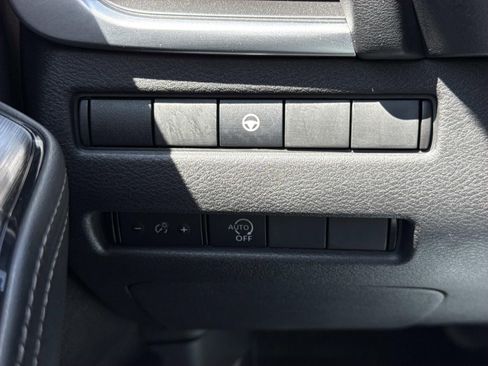 Used 2023 Nissan Rogue SV AWD/4WD image 19