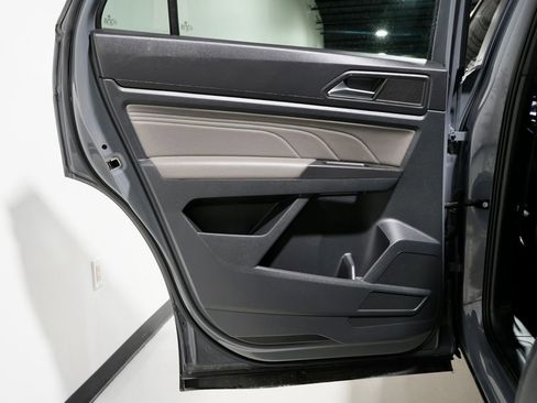 Used 2022 Volkswagen Atlas Cross Sport SE w/ Panoramic Sunroof Package image 26