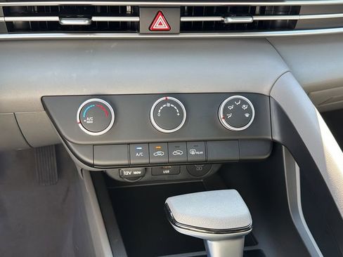 New 2026 Hyundai Elantra SE image 25