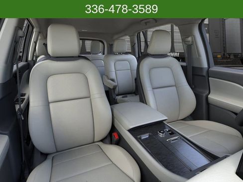 New 2026 Lincoln Aviator AWD image 10