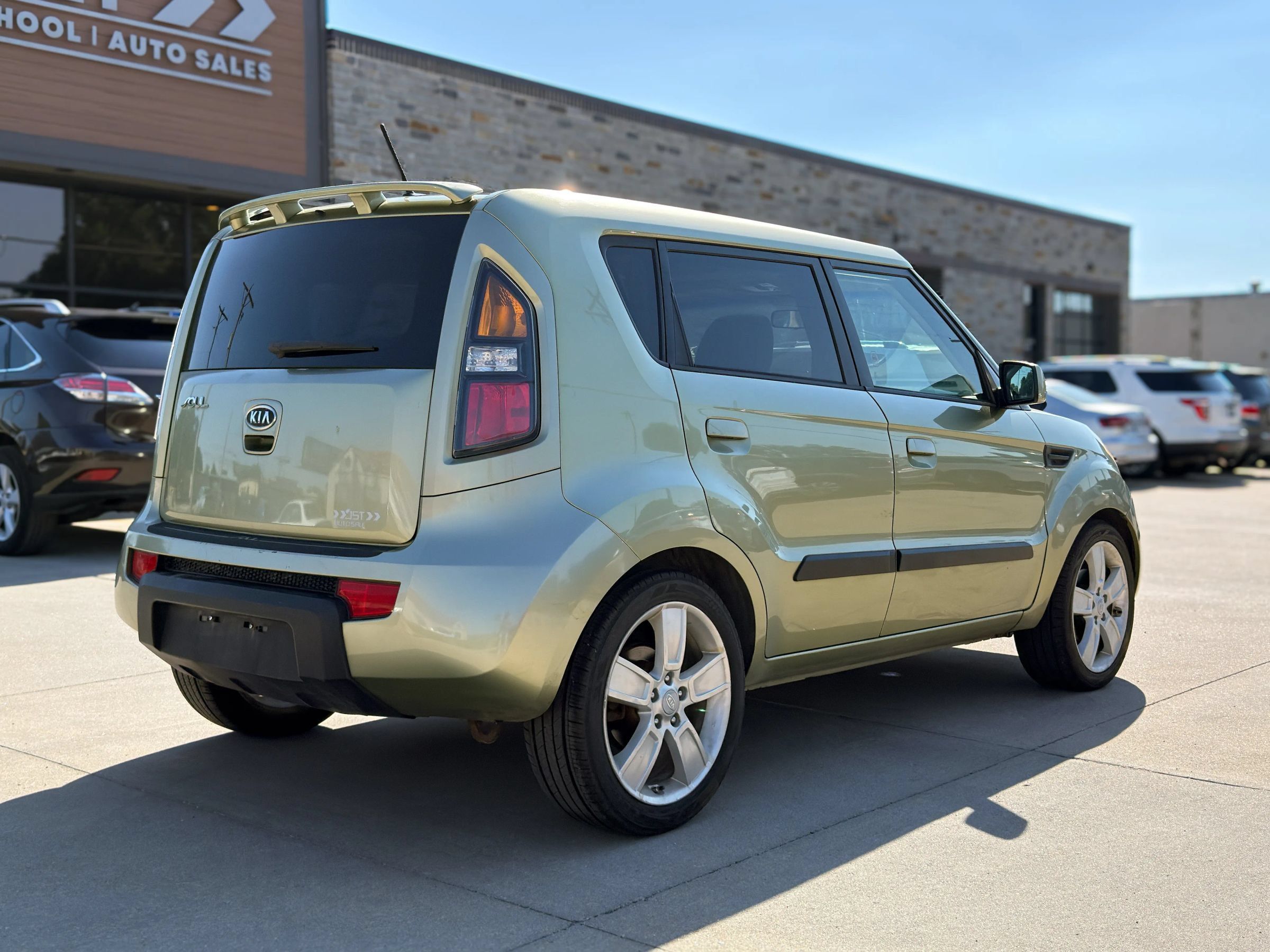 Used 2010 Kia Soul ! FWD image 8