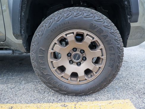 Used 2025 Toyota Tacoma 4x4 Double Cab Hybrid image 15