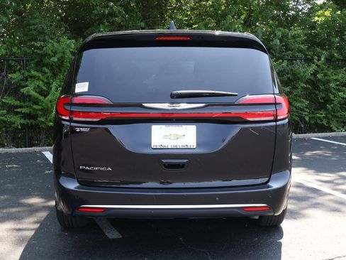 Used 2025 Chrysler Pacifica Select FWD image 6