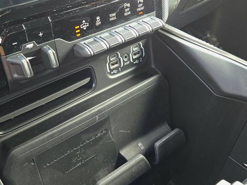 Used 2020 RAM 1500 Limited AWD/4WD image 35