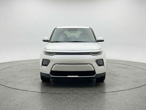 Used 2025 Kia Soul LX w/ LX Technology Package FWD image 2