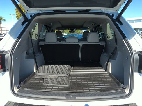 Used 2025 Volkswagen Atlas SEL Premium R-Line image 19