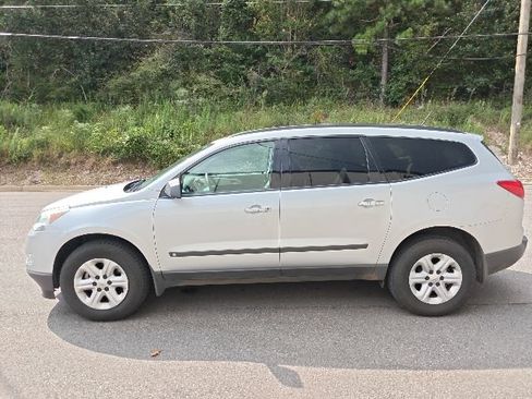 Used 2009 Chevrolet Traverse LS FWD image 5