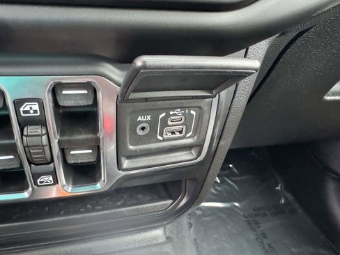 Used 2022 Jeep Wrangler Unlimited Sport image 28