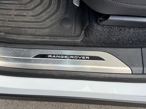 Certified 2025 Land Rover Range Rover SE AWD/4WD image 13