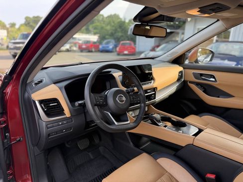 Used 2021 Nissan Rogue Platinum FWD image 10