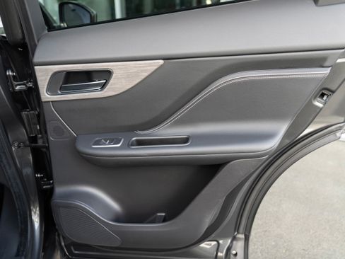 Used 2017 Jaguar F-PACE S image 34